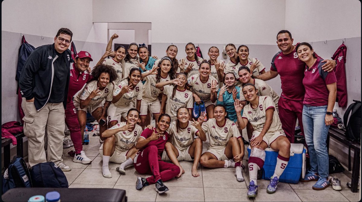 Lo orgullosa que estoy de ellas 💜 ayer a puros ovarios sacaron el gane contra Sporting y yo, no puedo estar más feliz y orgullosa por verlas con ese coraje y esas ganas de sacar el partido. 

+3 de mis amores. 💜🤍