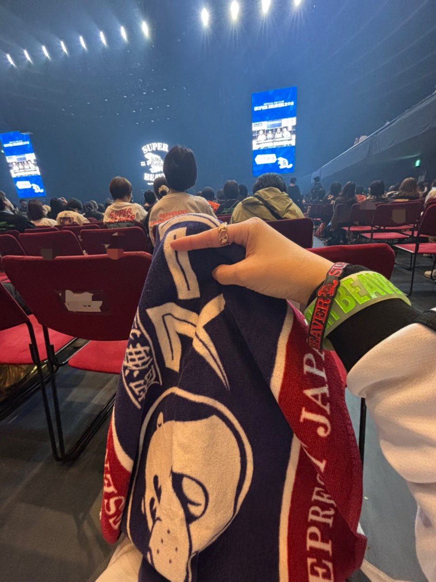 aoringo_rina's tweet photo. 名古屋から2か月ぶりのビーバー🐪
最後の地に大阪を選んでくれてありがとう。

センターステージ近くてメンバーはっきり見えて嬉しかった。
ぶーやんの喉が心配だけど、最後まで熱量込めて歌ってくれたのが伝わってきた😭

最後のアルバムの発表も生で聞けて最高でした。
 #SUPERBEAVER https://t.co/WbP2ryTcy6