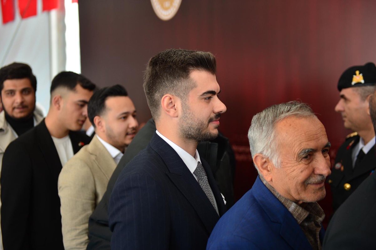 Onikişubat Gençliği bayramda da bir arada! 🤝✨

Gönüller buluştu, samimiyet paylaşıldı, bayramın bereketi hep birlikte hissedildi.
Sadece bir bayramlaşma değil; kardeşliğin, birlikteliğin ve güçlü yarınların mesajını verdik.

Bayramımız mübarek olsun! 🌙