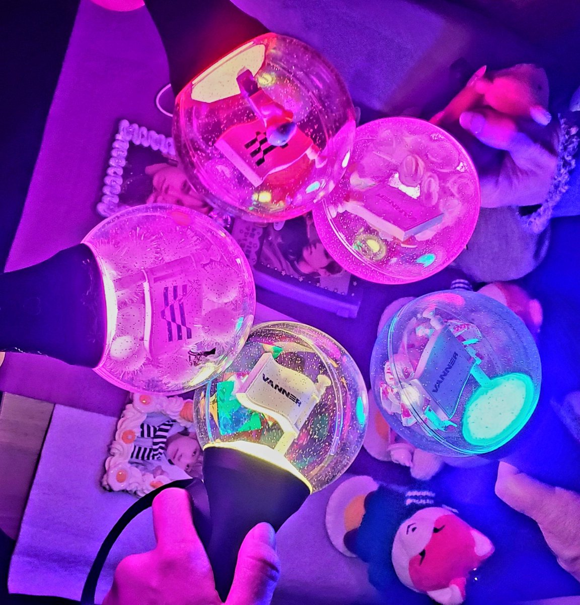 KAE11723VVS's tweet photo. ソングクくん🎂BIRTHDAY&amp;大阪VVSチクチク会　楽しかったです。
目玉焼き🍳スタンドかわいい💠教えていただきありがとうございました。
PEAK TIME•ライブ鑑賞楽しかった。
VANNER　最高～⤴️
#VANNER #ソングク #성국 
#VVS #VANNEE https://t.co/lNEyA6W8ok
