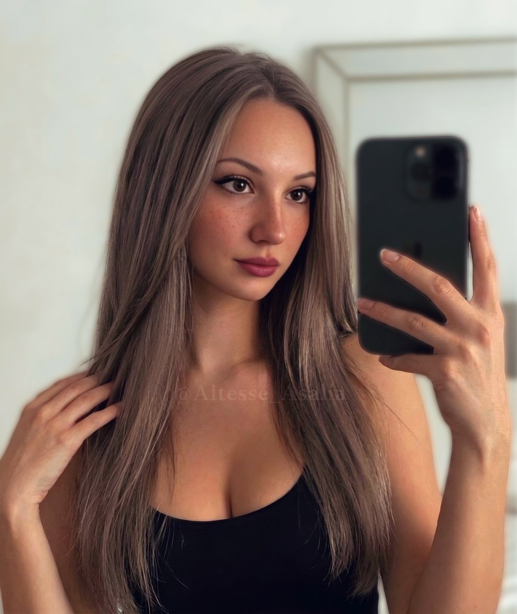 T’as vraiment cru pouvoir séduire une femme comme moi ?
Pathétique.
Regarde-toi dans un miroir
Je suis hors de ta portée 

Continue de raquer en silence