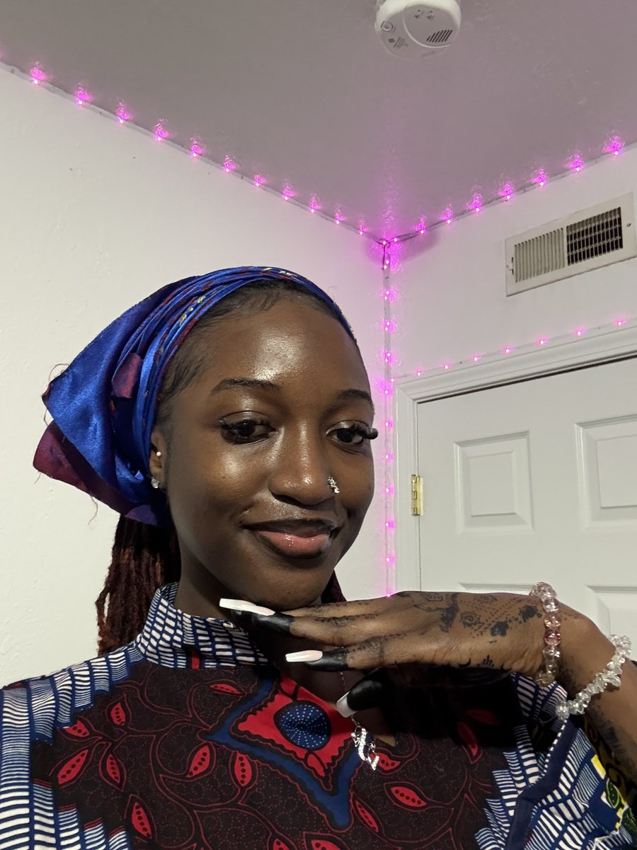 the_6ft2_badass's tweet photo. Eid Mubarak 🥰 https://t.co/TGrRCDE8sE
