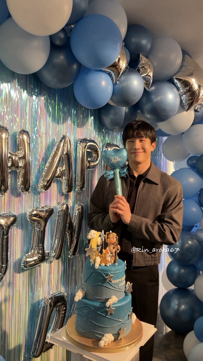 Rin_aroha67's tweet photo. この場にいたロハがほんとにみんな優しくて最高の空間でした🥺💚
誕生日に直接おめでとうを伝えるという私の夢がひとつ叶った日🌟
 #진우와_함께하는_별빛항해가_영원하길 https://t.co/2jGoo0EWx9