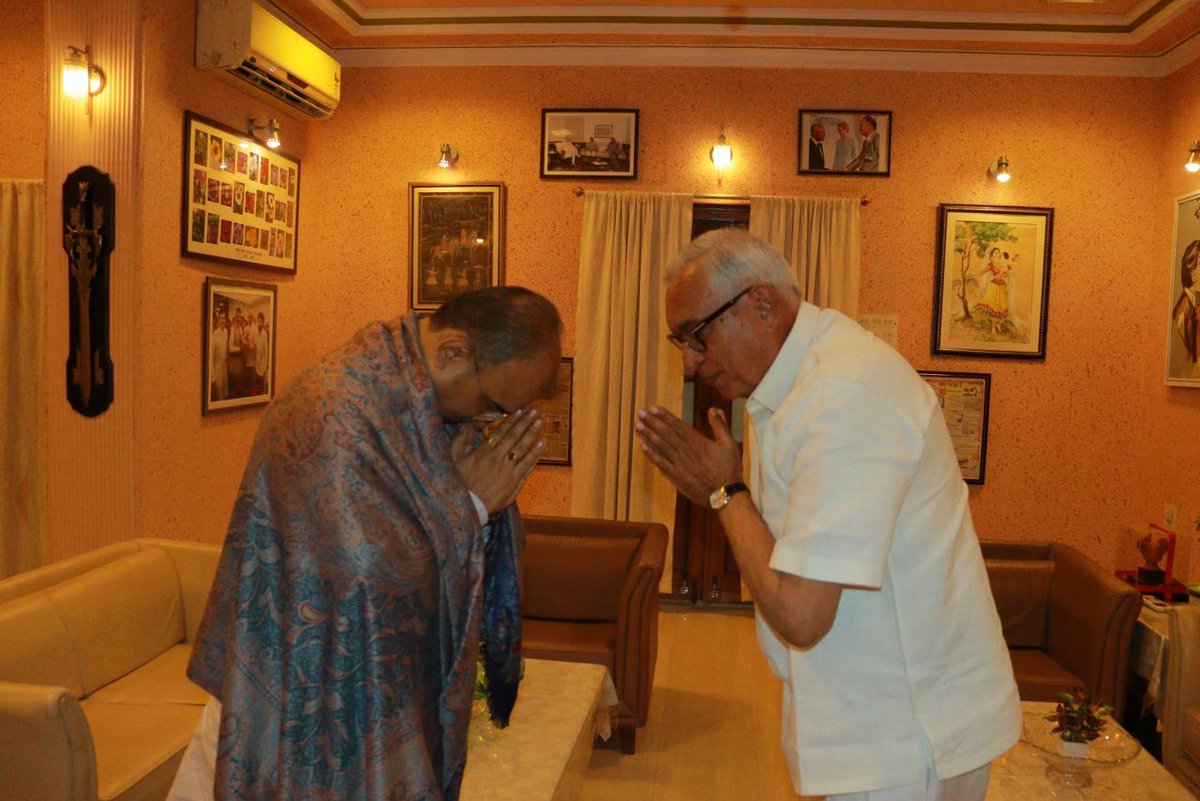 mangalpandeybjp's tweet image. आज पटना में सीतामढ़ी के माननीय सांसद श्री @DeveshMPBihar जी के आवास पर शिष्टाचार भेंट की। इस दौरान उनका कुशलक्षेम जाना तथा विभिन्न समसामयिक विषयों और जनहित से जुड़े मुद्दों पर सार्थक चर्चा हुई।

#स्वस्थ_बिहार
#विकसित_बिहार
#NDA4Bihar
#NewBihar
#TransformingBihar