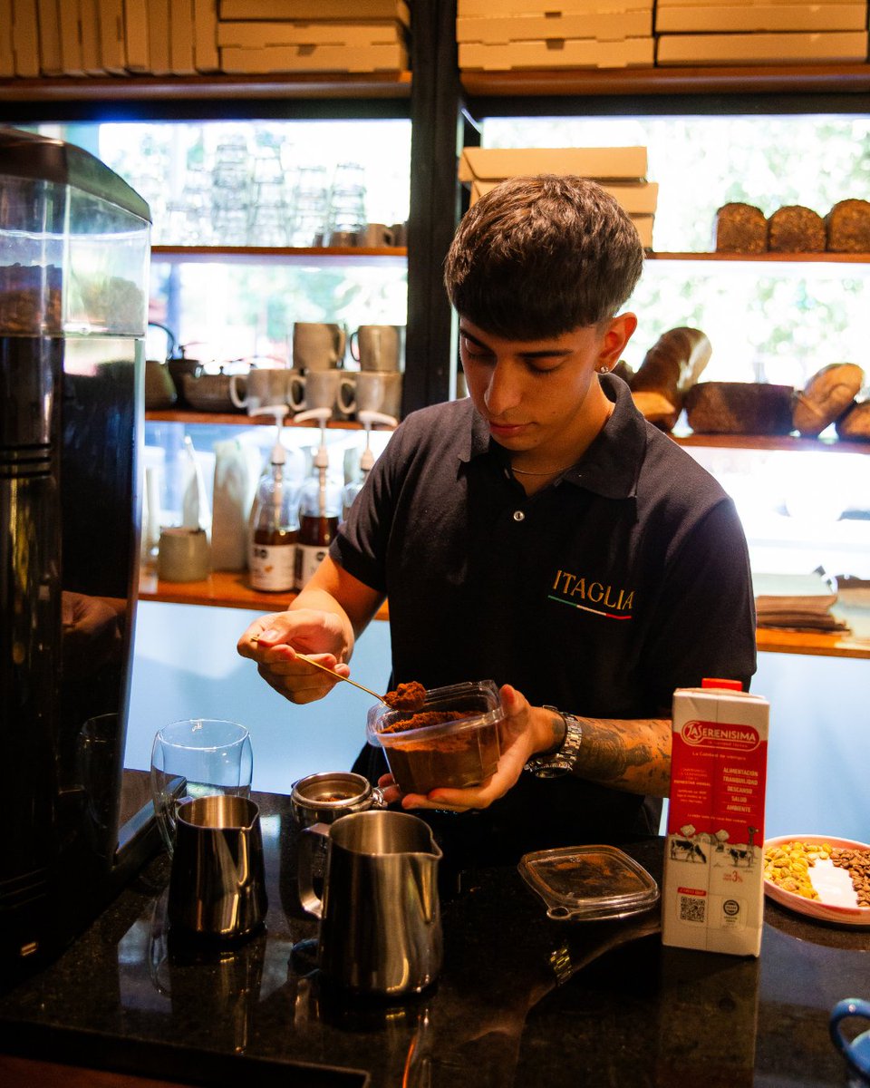 Rodrigo Aybar tweet media