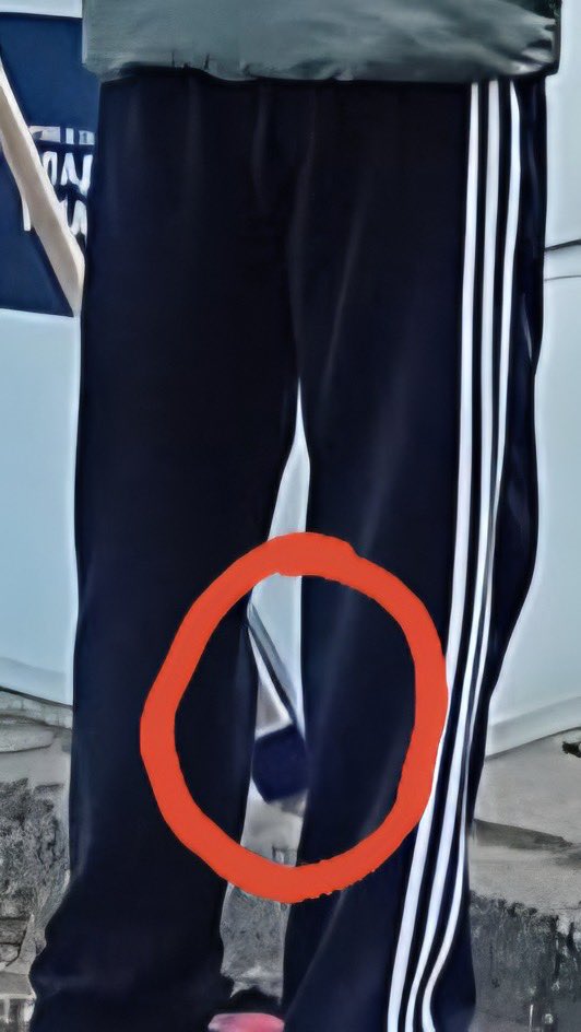 djordjemiketic's tweet photo. UPRAVO:

pretnje SEKIROM studentima na štandu @kladovoimanas u Brzoj palanci

predstavio se kao predsednik MZ i krenuo da čita imena kandidata naglas.

Nosilac liste, Vanja Berić kao i drugi studenti i kandidati trpe ogromne pritiske i targetiranja danima. https://t.co/Ntz24Arqlu
