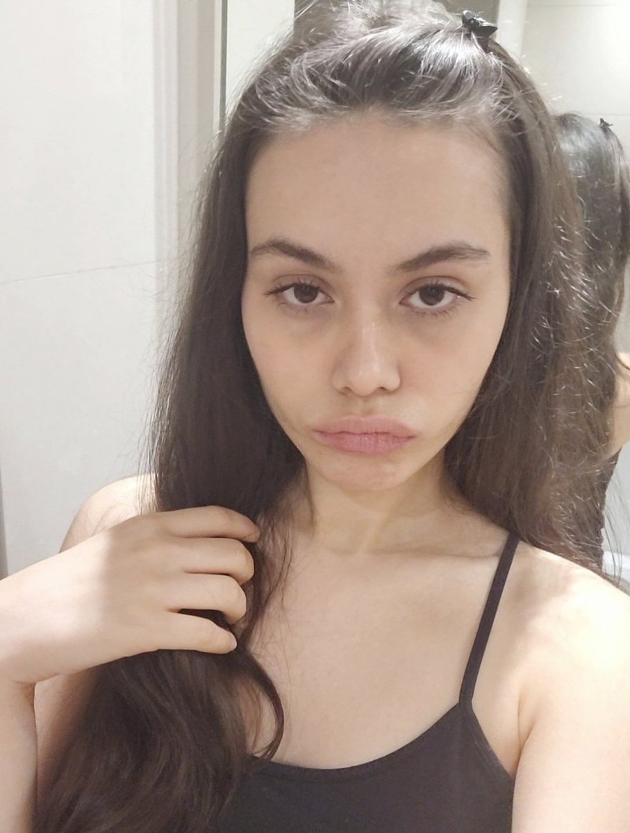 adriana arina tweet media