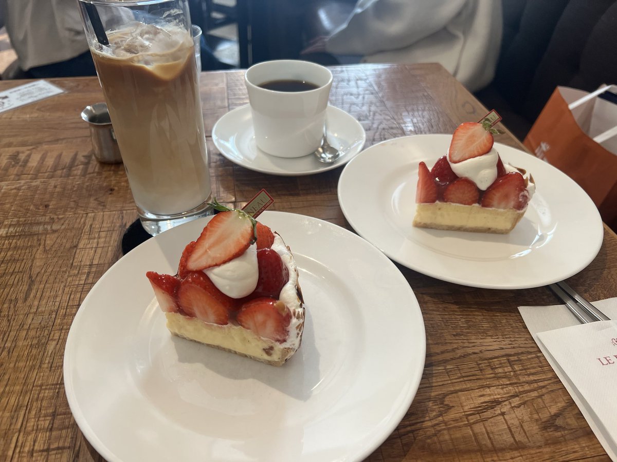 今日は友達と久しぶりに遊びに💖
なのでカムバの情報は一切追えず😂
彼女との時間は本当に大事でめちゃくちゃ楽しい時間❣️美味しいものを食べて、ぶらぶら町散策して、何よりおしゃべりしまくって😆ホント楽しかったー🩷☺️
さて💜今からだけど彼らを追いかけます🤭
BTS様カムバおめでとうございます🎉
