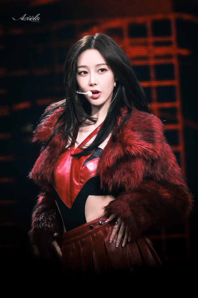 naevizs's tweet photo. orang semantep ini agencynya malah sm
WHERE IS VOGUE KOREA WITH GISELLE X LOEWE?
GISELLE DESERVES BETTER
#RESPECTFORGISELLE
#TREATGISELLEFAIRLY
#GISELLEDESERVESBETTER
@aespa_official @SMTOWNGLOBAL https://t.co/eEZ5utdsMP