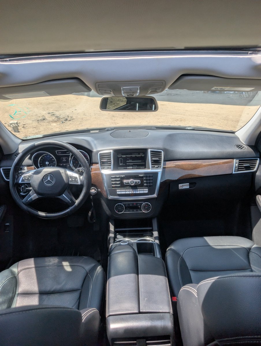 autocareplusng's tweet photo. Habibi, that ML350/GLE 305 is the perfect starter pack for a luxury vehicle.
A sturdy engine, reliable gearbox, and a stunning interior with sleek finishing. It doesn’t break down easily once you source and vet a clean unit and keep up with scheduled maintenance and proper car care.
Sourced and vetted this 2013 ML350 for ₦22,400,000+.