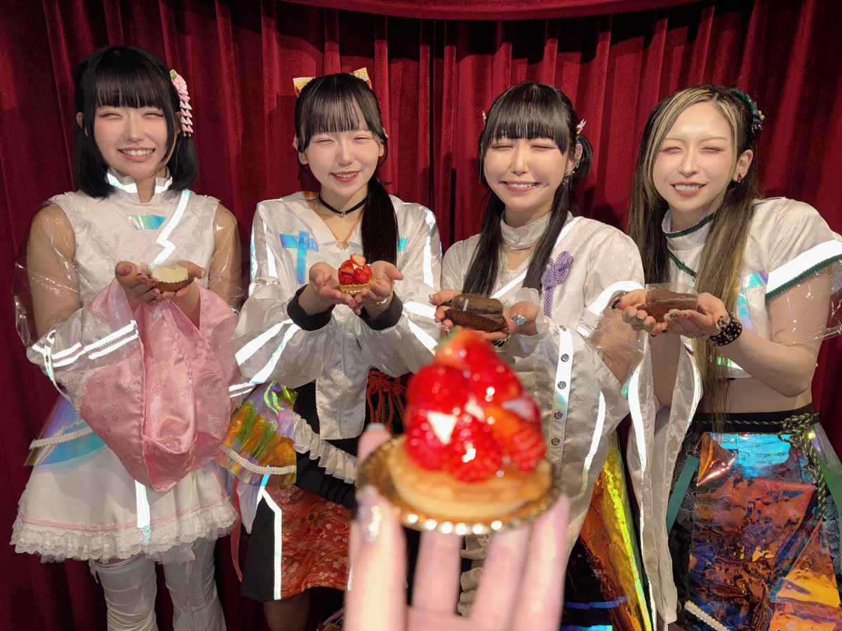 なんと‼️今日もヨナさんからケーキ頂きました‼️ありがとうございます☺️