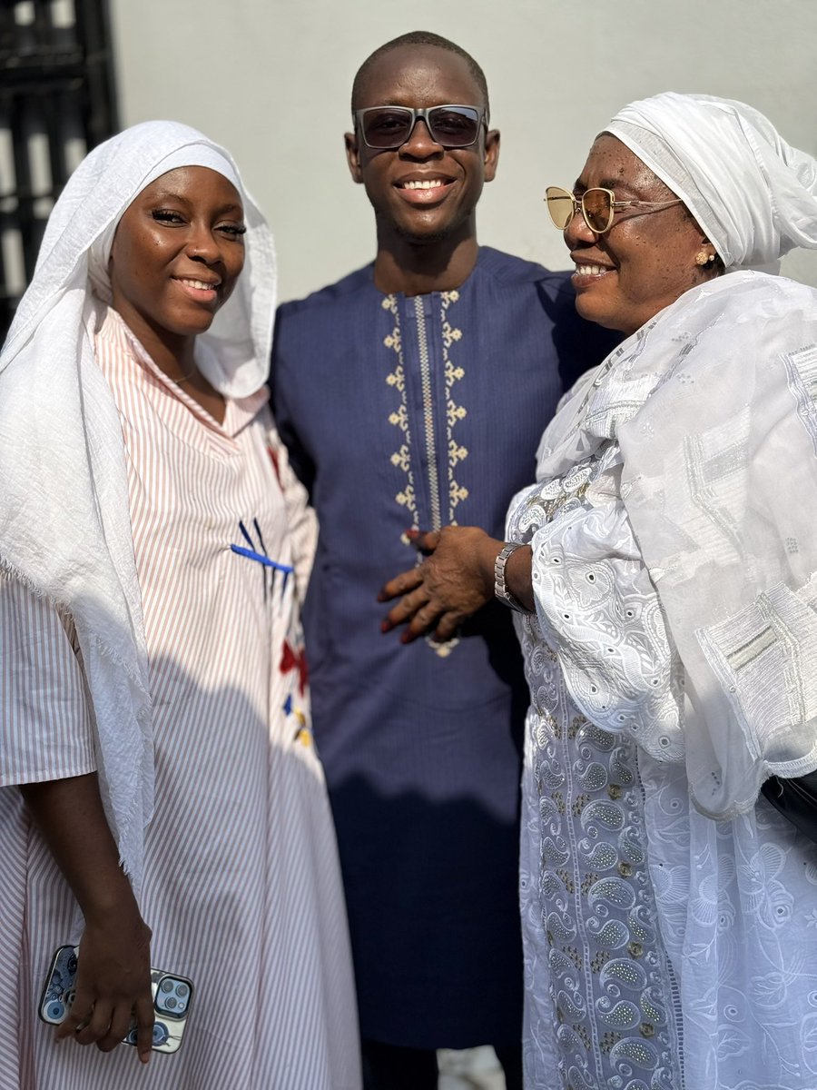 SamSamoura9's tweet photo. À l’occasion de l’Aïd el-Fitr 🌙,  
je prie qu’Allah accepte notre jeûne, nos prières et nos efforts durant ce mois béni.
Qu’Il nous accorde Son pardon, renforce notre foi et nous guide vers le bien.
Aïd Moubarak à vous et à vos proches . https://t.co/hC2N6ewvVx