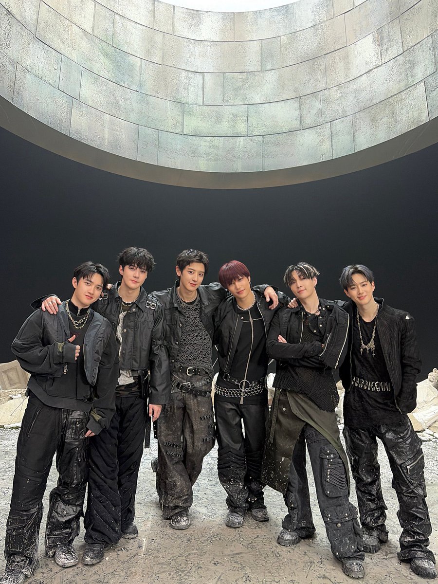 EXOLution1485's tweet photo. EXO on 35th Seoul Music Awards!🏆

Attention EXO-Ls there is an ongoing voting on IdolChamp for 35th SMA.🔥

EXO are nominated on 3 category

🏆The Best Award
🏆 Popularity Award 
🏆 K-POP World Choice - Group

#EXO #EXOL #weareoneEXO 
@weareoneEXO https://t.co/5gSo6QcpHT