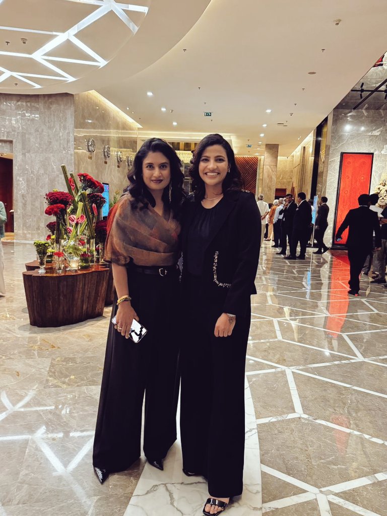SnehRana15's tweet photo. The awards that have shaped the motivation of Indian cricket.. Congratulations @M_Raj03 di, for a well deserved lifetime achievement award.. 
My mentor and all time supporter @NooshinKhadeer always cheering me up. 
#Namanawards #BCCI https://t.co/bp0SaIAfoe