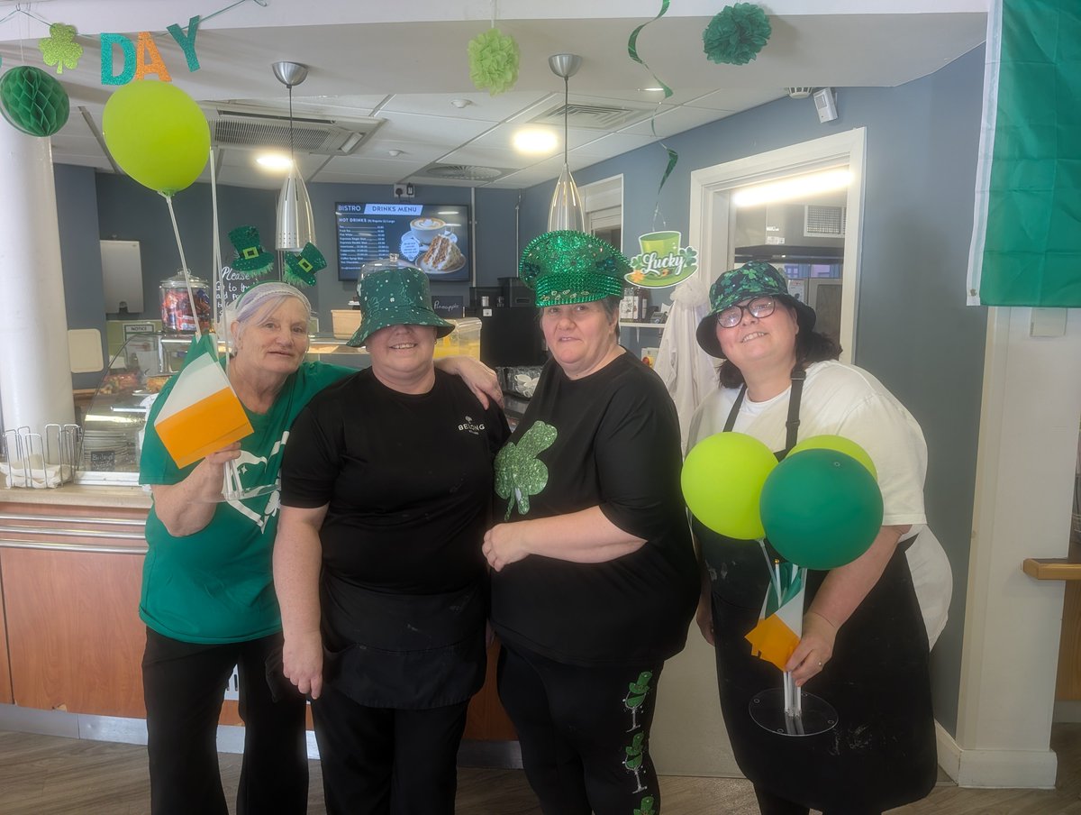 BelongVillages's tweet image. Earlier this week, the village was painted green for St Patrick's Day celebrations. 🇮🇪🍀🍻

#StPaddysDay #Atherton #Leigh