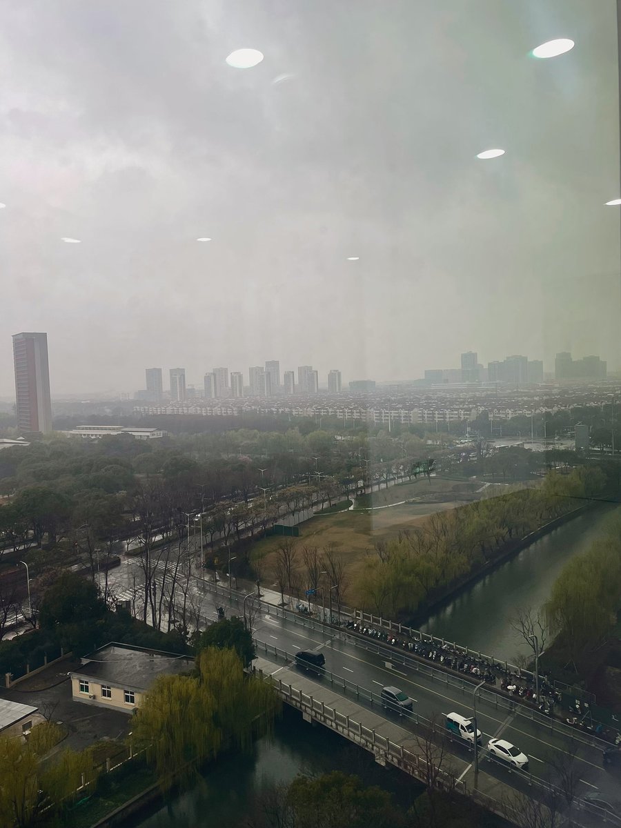 roxanne25870520's tweet photo. 雨都停了这片天灰什么呢 https://t.co/pZulE6QwEQ