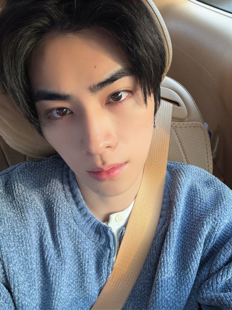 Your JunJun 💬 tweet media