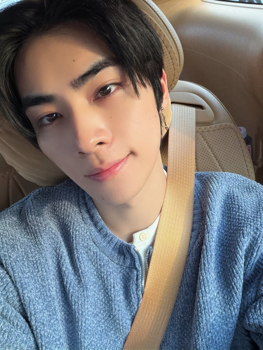 Your JunJun 💬 tweet media