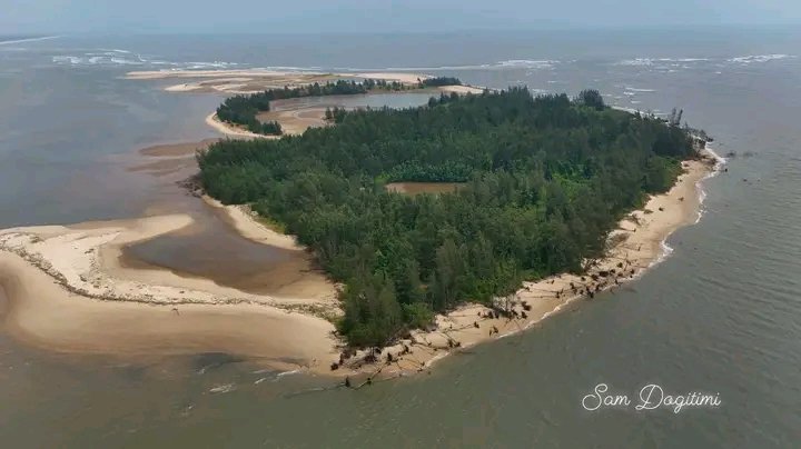 3rdking2's tweet photo. Vanishing Island:
 Bayelsa, Odioama Kingdom in Brass LGA  .
This island is called opuko abadi or scent Nikolas .
This island have alot of history, encounter with the Portuguese long before the British came .
The ijaw history with the new civilization is something to behold. https://t.co/PGbMnY9FKl