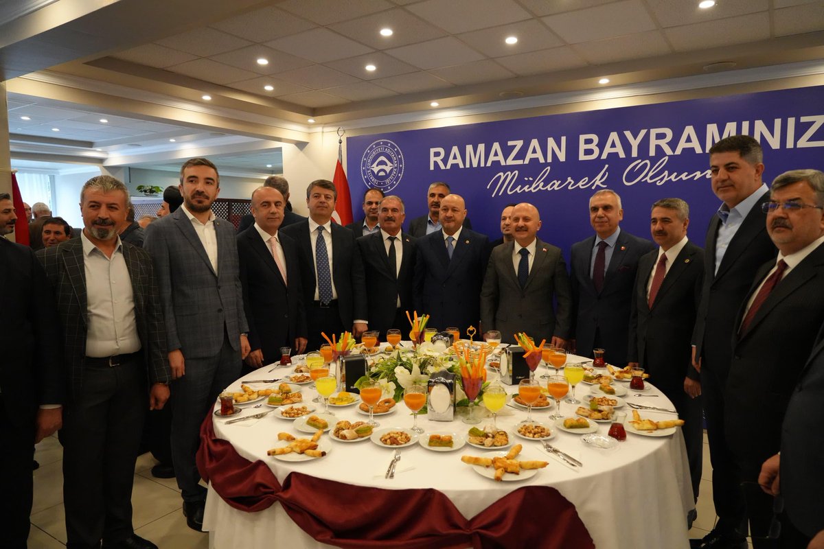 profmehmetkeles's tweet photo. İl protokolümüzle birlikte Adıyaman Polisevi ve İl Jandarma Komutanlığı’nı ziyaret ederek; güvenlik güçlerimiz ve vatandaşlarımızla bayramlaştık.

Kamu düzeninin teminatı olan Emniyet ve Jandarma Teşkilatımızın kahraman mensuplarına özverili çalışmaları dolayısıyla teşekkür ediyor; Ramazan Bayramı’nın milletimize sağlık, huzur ve esenlik getirmesini temenni ediyorum.

Bayramımız mübarek olsun.