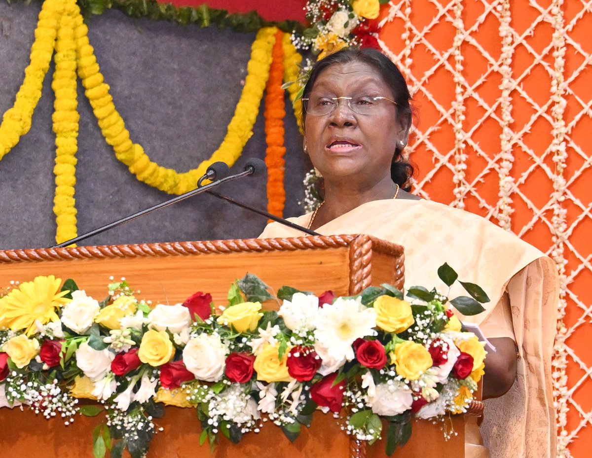 rashtrapatibhvn's tweet photo. President Droupadi Murmu inaugurated the Nand Kishor Somani Oncology Block of Ramakrishna Mission Sevashram at Vrindavan, Uttar Pradesh. The President said that the realisation of a strong and self-reliant India will only be possible through healthy citizens. She stated that the Ramakrishna Mission has demonstrated that a confluence of modern science and human compassion can achieve remarkable feats for the welfare of humanity.