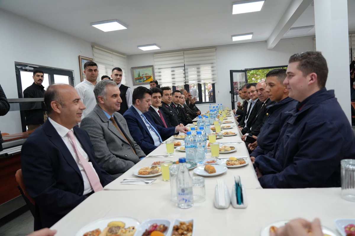 İl protokolümüzle birlikte Adıyaman Polisevi ve İl Jandarma Komutanlığı’nı ziyaret ederek; güvenlik güçlerimiz ve vatandaşlarımızla bayramlaştık.

Kamu düzeninin teminatı olan Emniyet ve Jandarma Teşkilatımızın kahraman mensuplarına özverili çalışmaları dolayısıyla teşekkür