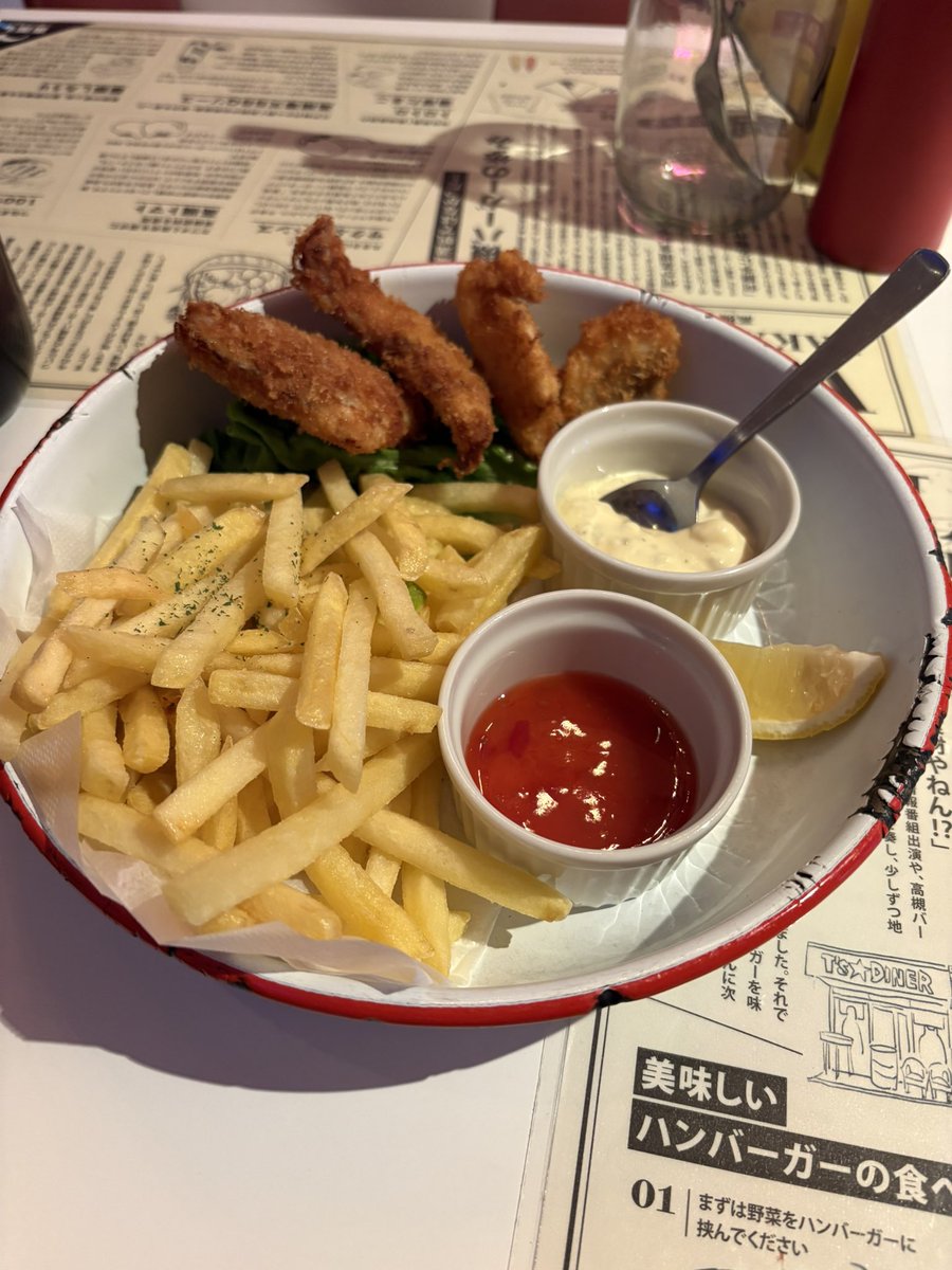 uyoh_1989's tweet photo. 夕飯はT’s★Diner 高槻本店でいただきました
高槻バーガーなるも��があると聞き、やよいとバーガーは縁があるからいいじゃん！と思い伺ったらしっかり認知されてた🤣
やよい凄えよ…
もやし入りのバーガーなんて初めてでしたが、めっちゃ美味しかったです https://t.co/u4UTXVq9KQ