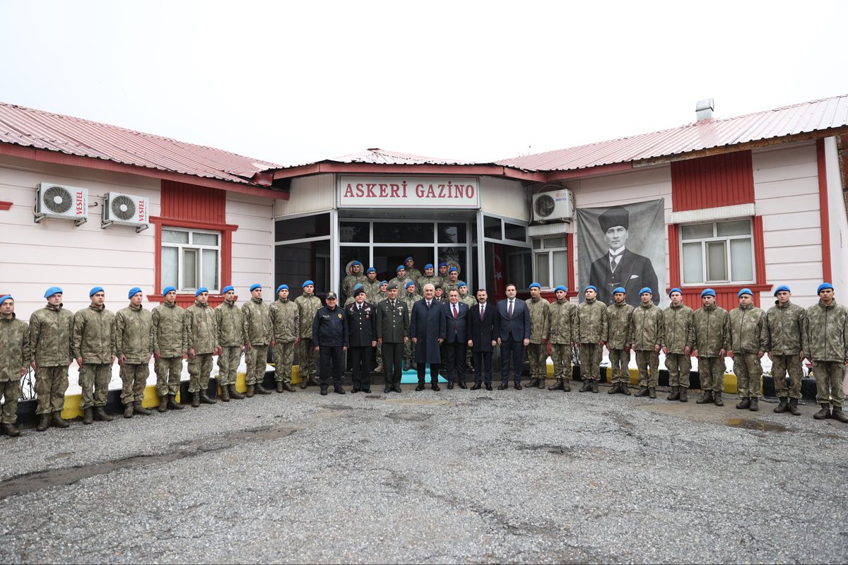 Ramazan Bayramı dolayısıyla, Sn. Valimiz <a href="/Valiavnicakir/">Avni Çakır</a> ve il protokolümüzle birlikte Hürriyet Polis Merkezi Amirliğimizi, İl Merkez Jandarma Komutanlığımızı ve Garnizon Komutanlığımızı ziyaret ederek görev başındaki güvenlik güçlerimizle bayramlaştık.

Milletimizin huzur ve