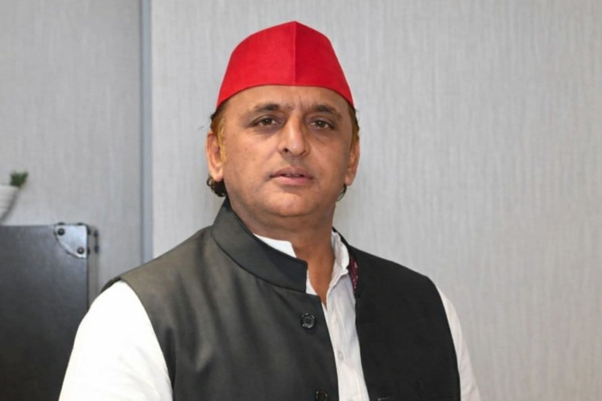 अखिलेश यादव 5 साल उत्तर प्रदेश के मुख्यमंत्री थे

 और इन 5 सालों में गौकशी का एक भी मुकदमा पूरे यूपी में दर्ज नहीं हुआ था

एक भी गोवंश चुराने वाले का एनकाउंटर भी नहीं हुआ

अखिलेश यादव ने गौवंश परिवहन की पूरी छूट दे दी थी

 इतना ही नहीं खुलेआम गाय भैंस  और गोवंश काटकर उनका मांस तो