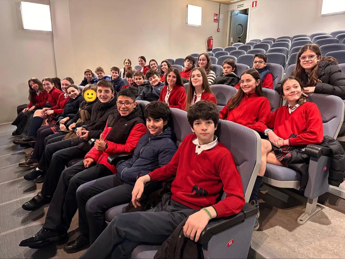 VReinaGijon's tweet photo. Nuestra alumna Clara Loché Sánchez (1º ESO) ha participado en la grabación del programa de radio @Ganamosconellas de @RTPAOficial dentro del I Congreso de Actividad Física y Deporte en Edad Escolar, organizado por el Patronato Deportivo Municipal de @gijon
#Colegio #Gijón #RTPA https://t.co/63XEvs84O5