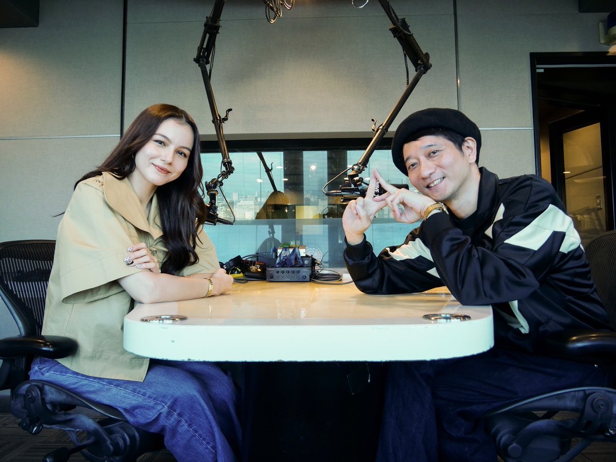 jwave813fm's tweet photo. 【#UA がスタジオに登場！】

16:30からは #タカノシンヤ、#CeleinaAnn 
『GRAND MARQUEE』

▼16:50頃
オルタナティブカルチャーメディア #NiEW との連動コーナー

▼17:30頃
UAが登場！

▼18:10頃
#ふかわりょう のポッドキャスト

🎧https://t.co/fwxCiD80nK

#jwave #マーキー813 https://t.co/fhVXgNejWa