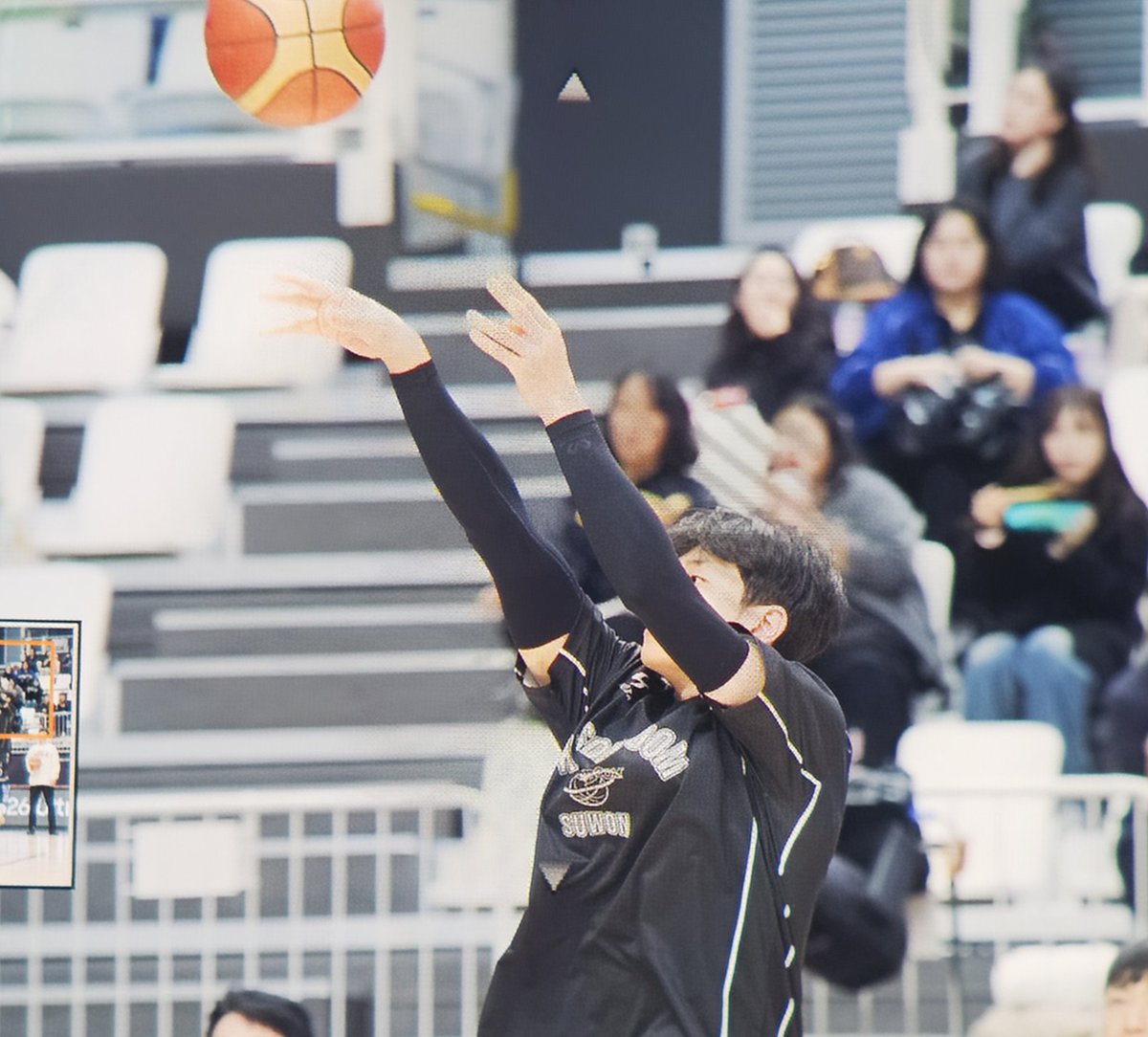 문워커 tweet media