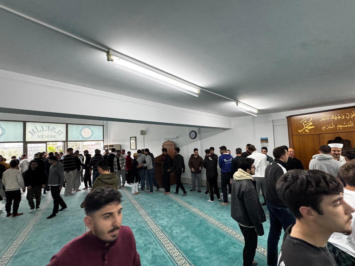 Bayram sevinçtir, kuvvettir, rahmettir. 
2. Selim yurt müdürlüğünde bayram namazı ve sonrasında bayramlaşma
Herkese hayırlı bayramlar.