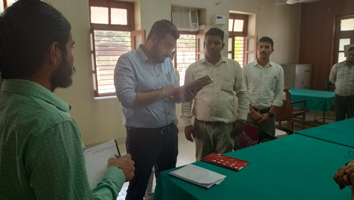 विकास खंड बेरुआरबारी का निरीक्षण किया गया। अभिलेखों के रखरखाव और साफ सफाई पर विशेष ध्यान रखने हेतु निर्देशित किया गया। <a href="/CMOfficeUP/">CM Office, GoUP</a> <a href="/ChiefSecyUP/">S.P. Goyal, Chief Secretary, GoUP</a> <a href="/InfoDeptUP/">Information and Public Relations Department, UP</a> <a href="/UPGovt/">Government of UP</a>