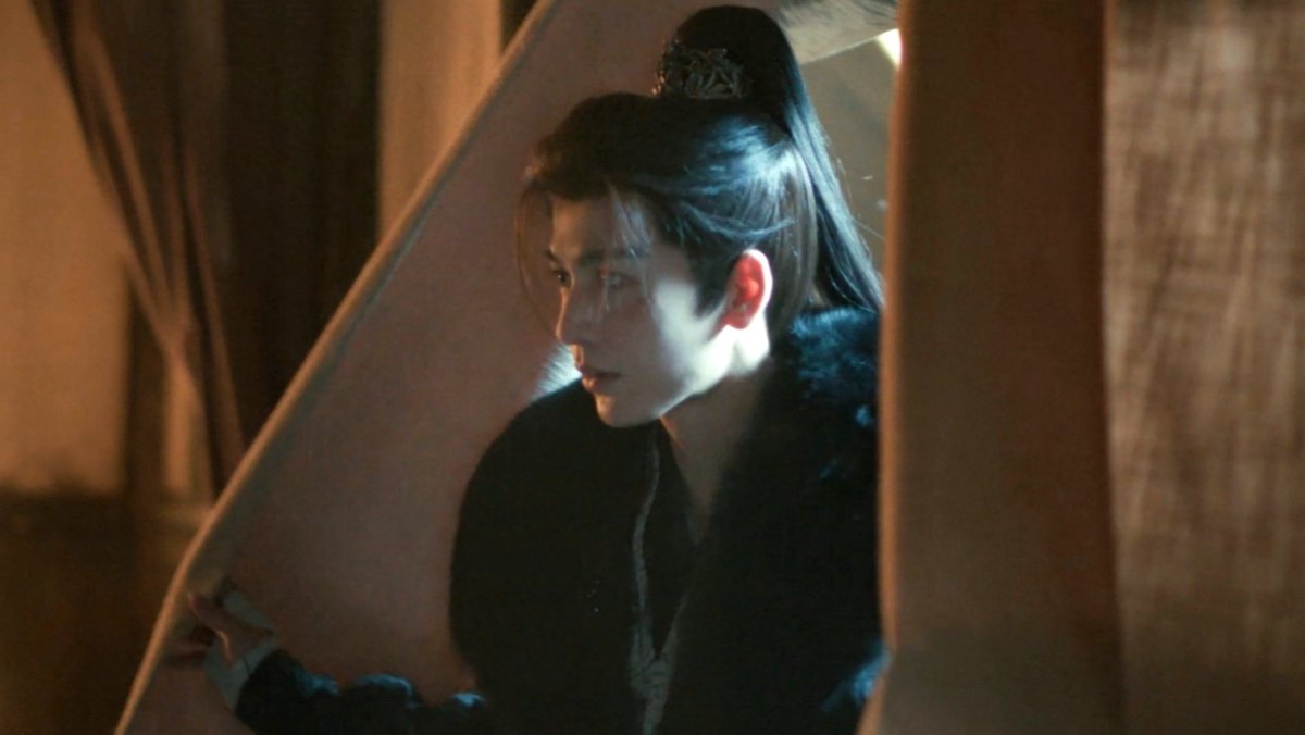 someone pointed out how yan zheng and xie zheng have completely different auras in similar scenes and how the director uses warm and cool lightings to highlight the contrast