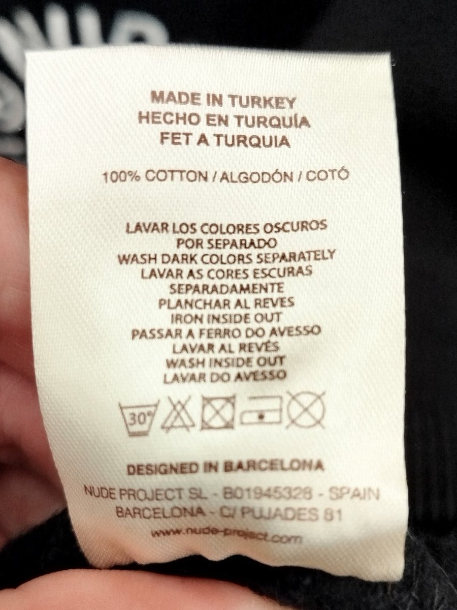 llenguacat's tweet photo. 👕 El català és negoci, també per a Nude Project!

Després de contactar-hi, la marca catalana ha començat a incorporar el català en l'etiquetatge. 

Un pas endavant per la normalització de la llengua en tots els àmbits. 👏 https://t.co/C3EJTPkpit