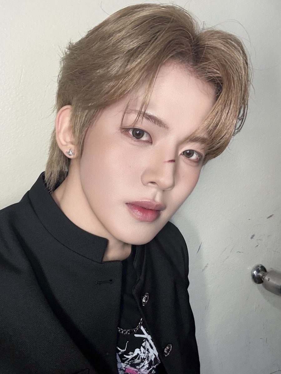 📞 여보세요? 이닝이니?
뮤직뱅크에 나온 교복미닛의 “𝑩𝒓𝒐𝒌𝒆𝒏 𝑫𝒐𝒍𝒍”
혹시 마음에 들었을까?💖

#InAMinute #인어미닛
#WhoDoYouLove_INeedYou
#JUNTAE #준태 #JAEJUN #재준 #HYUNYEOP #현엽