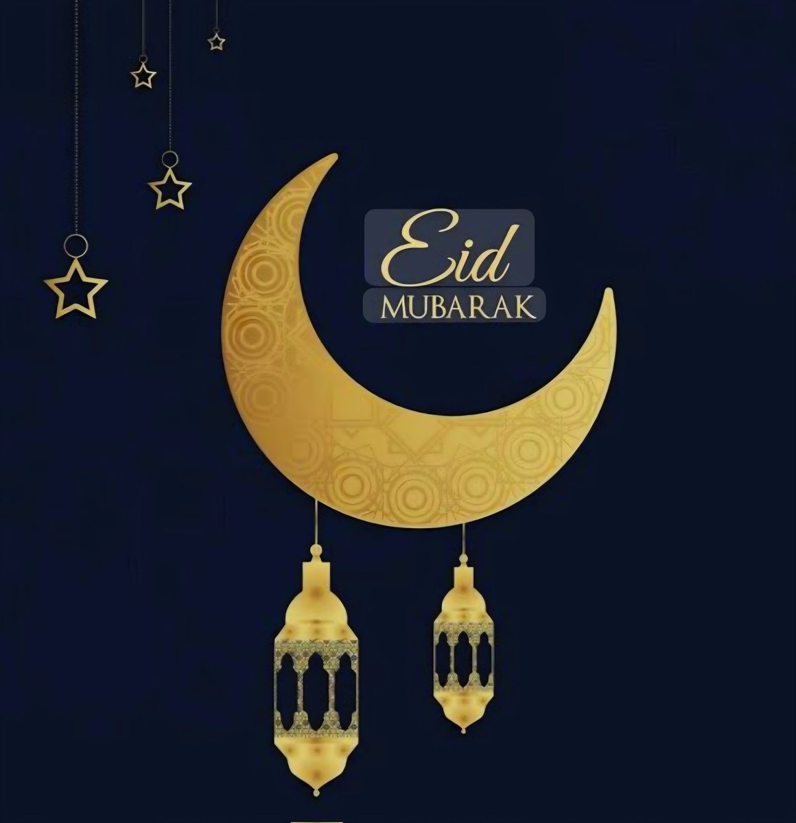 MyriamSkaff's tweet photo. يتحدّثون عن العيد المؤجَّل،
ونحن نقول: إنّ اللبناني يصنعُ العيد من قلب الأحزان،
يُشبِك مراجيحَ الأطفال على ظلال الحروب،
ويخترع الفرح من عزِّ مآسيه.

لا يتأجّل عيدٌ كُتبَ له أن يكون سعيدًا،
يأتي محاطًا بكلّ هذا النار والتشرّد،
وربّما تعثرُ على ملامحه في خيمة نزوح، عندها، يغلبُ الأملُ كلَّ عوامل اليأس،
وتولد عبارة: #عيد_فطر_سعيد

كلَّ عام،
والعيد يعدكم بأملٍ  وأمان جديد،
للبنانيين، وللمسلمين في العالم.

#عيد_الفطر