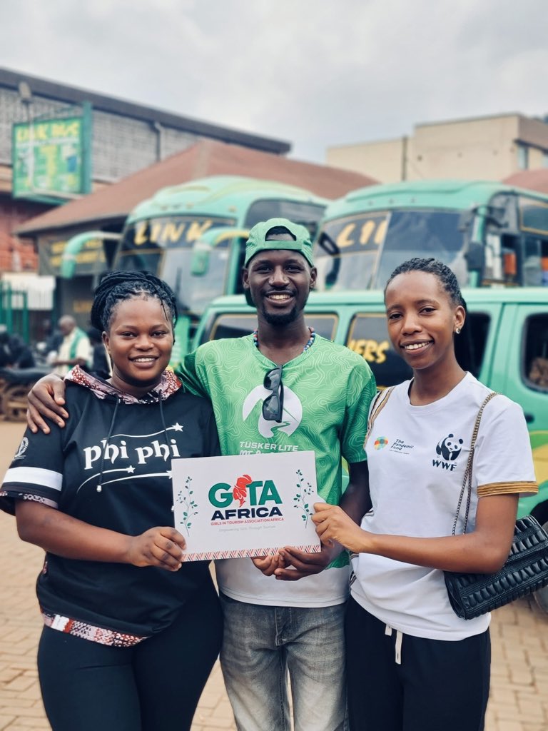 UWAambassador25's tweet photo. Uganda water and environment week is still on and the third travel specialists team has just set off for Fortportal ahead of the International Forests day in partnership with @GoodForestsUg
There are no boarders we wonโt cross for conservation
#RestoringForests https://t.co/4yM2rrFJhV