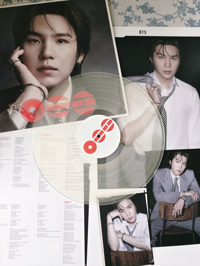 ๐ธ Yoongi's little flower button ๐ธ | SUGA CREW tweet media