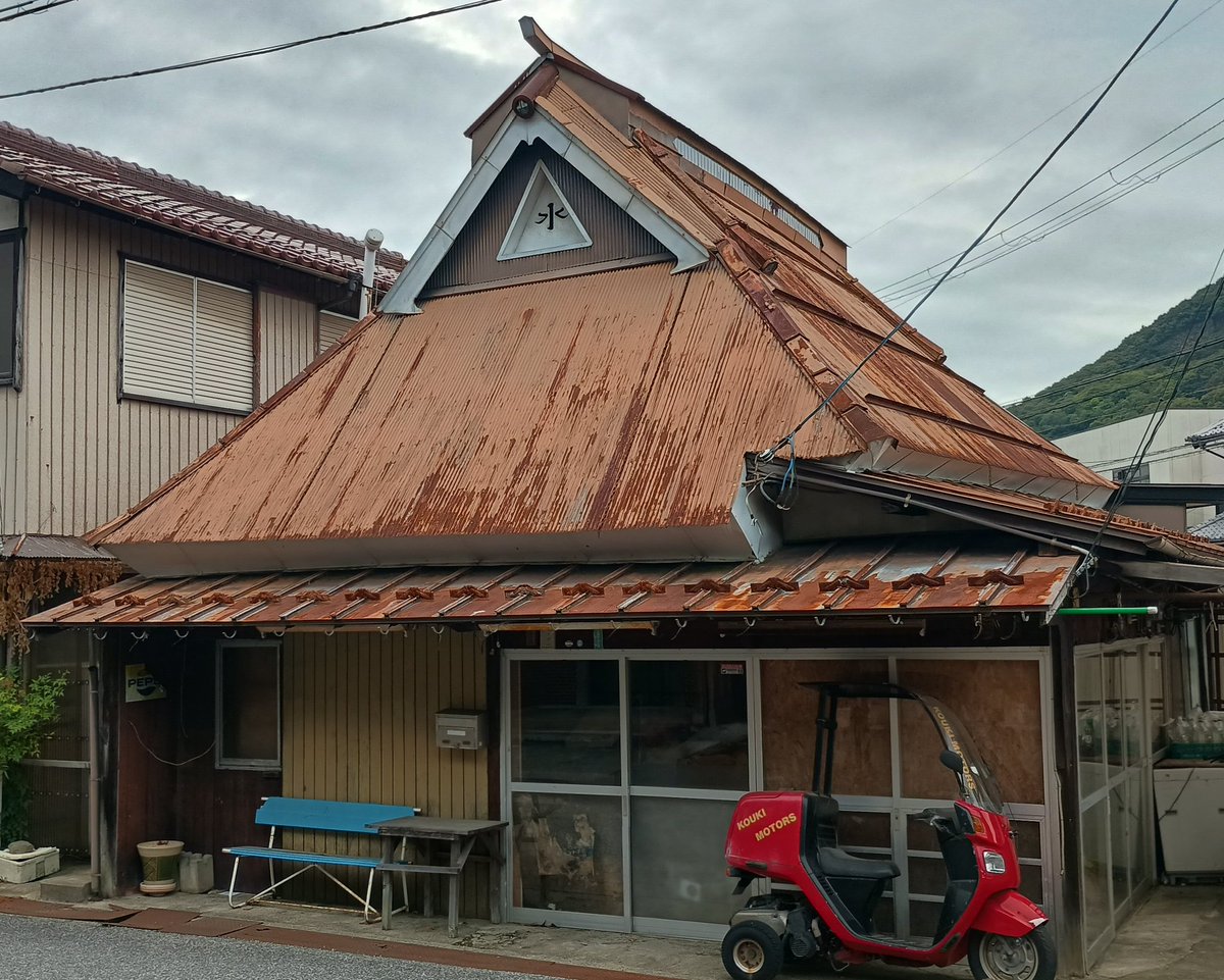 ガイドブックには載らない建物たち tweet media