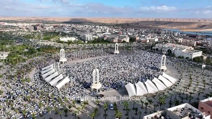 MahdiBaladi's tweet photo. ♦️اجواء صلاة العيد الفطر بساحة المشور مدينة العيون الصحراء المغربية 🇲🇦🇲🇦 https://t.co/zgy8SlGGNi