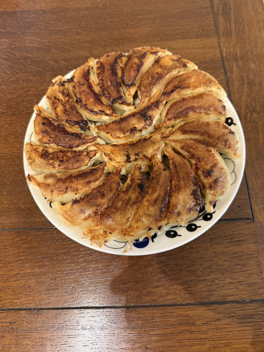 coney_pr's tweet photo. 本日のフィナンシェ https://t.co/ogB9xx46EW