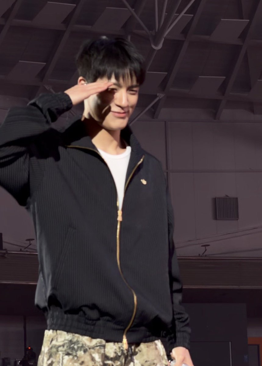 นีน่อลี tweet media