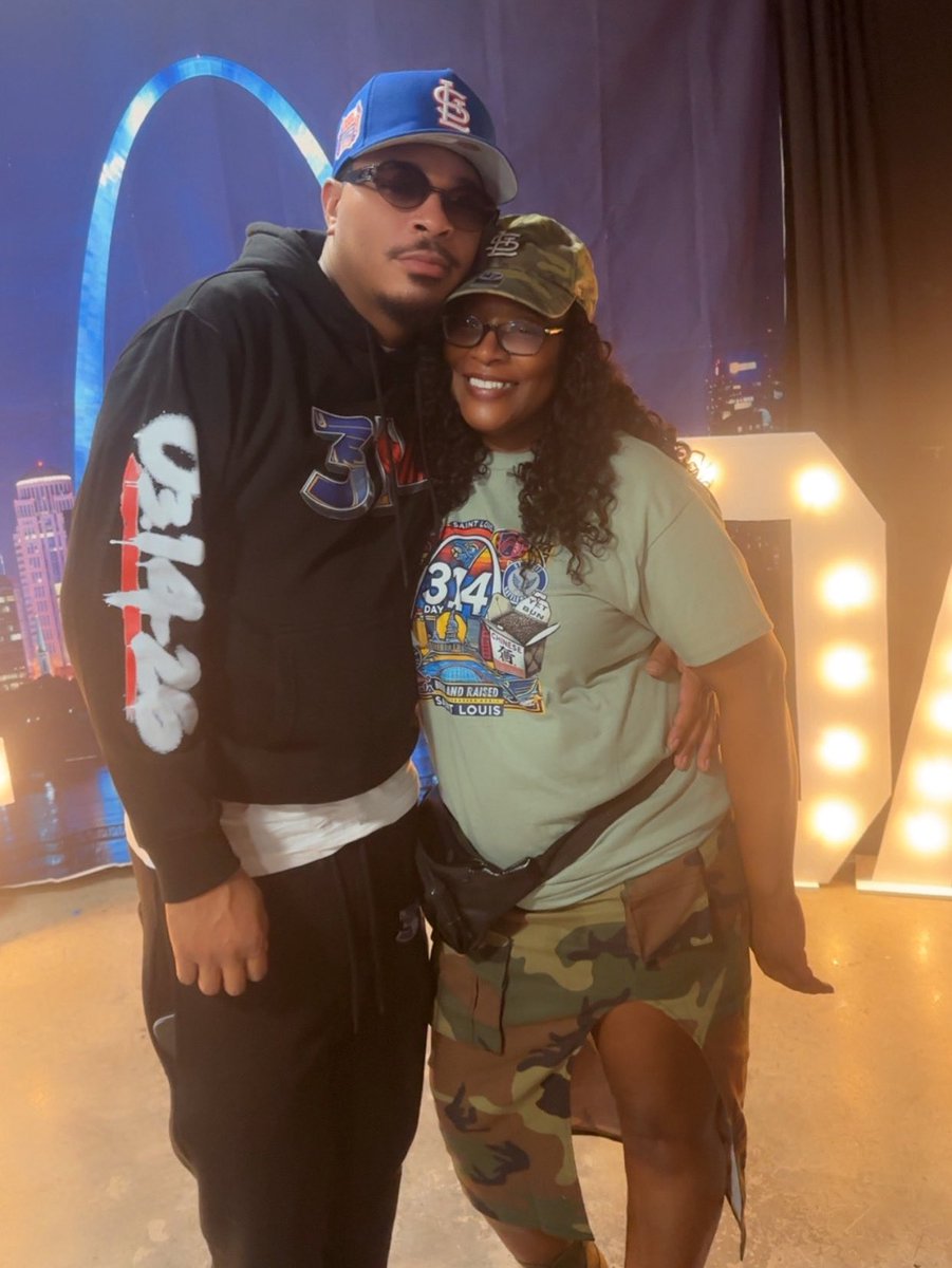 C000L_JaY's tweet image. me &amp;amp; moms #314Day 👌🏽