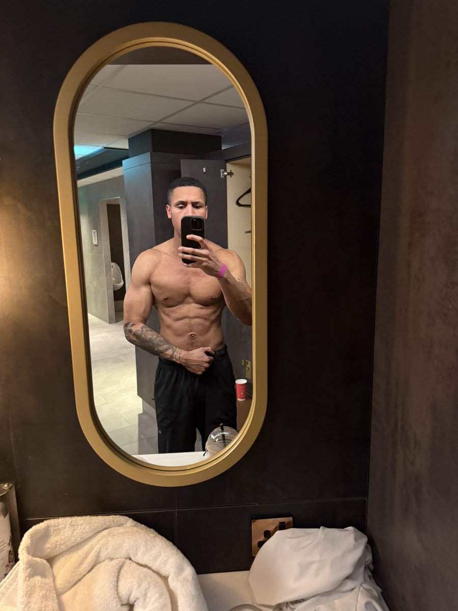 TCTrxdes tweet media