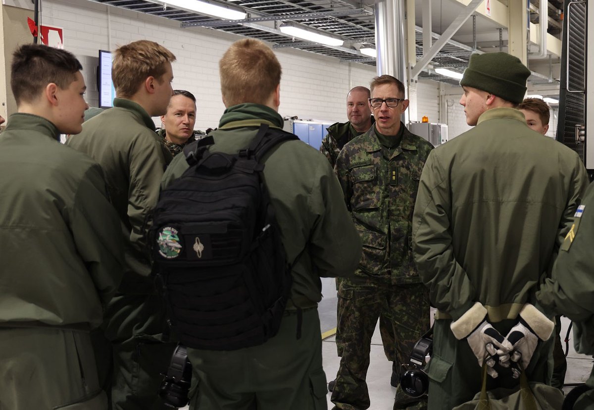 Ilmavoimien komentaja kenraalimajuri Timo Herranen tarkasti tällä viikolla Karjalan ja Lapin lennostot. Tarkastuskäynneillä keskusteltiin ajankohtaisista asioista ja komentaja tapasi lennostojen henkilöstöä. #ilmavoimat <a href="/KarjalanLsto/">Karjalan lennosto</a> <a href="/Laplsto/">Lapin lennosto - Lapland Air Wing</a>