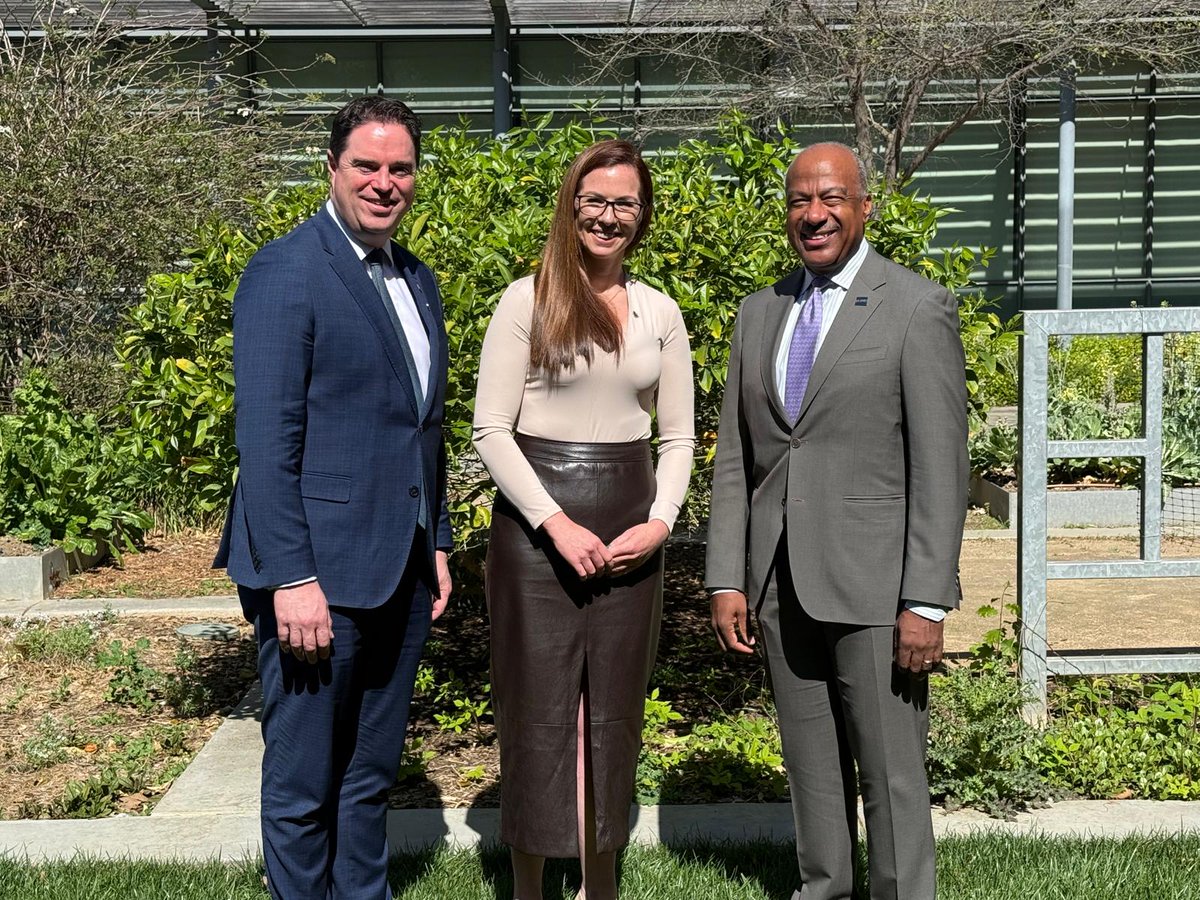 UCD_CHAS's tweet photo. 🇮🇪🇺🇸 UCD Squared: Transatlantic Innovation in California
Minister Heydon announces 6 new projects with @ucdavis, backed by €120k!

From AI in vet med to sustainable food systems, we’re tackling global challenges through #OneHealth.

Read https://t.co/5yFgBNAw0c
#UCD #UCDavis https://t.co/q5MMuoNluv