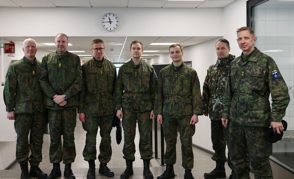 Karjalan lennostossa keskusteltiin muun muassa F-35-siirtymävaiheen operoinnista kahdella hävittäjätyypillä, vuodenvaihteessa toteutuneesta 2. Suojauskomppanian perustamisesta sekä komppanian pitkäjänteisen kehitystyön myönteisistä tuloksista. <a href="/KarjalanLsto/">Karjalan lennosto</a> #ilmavoimat