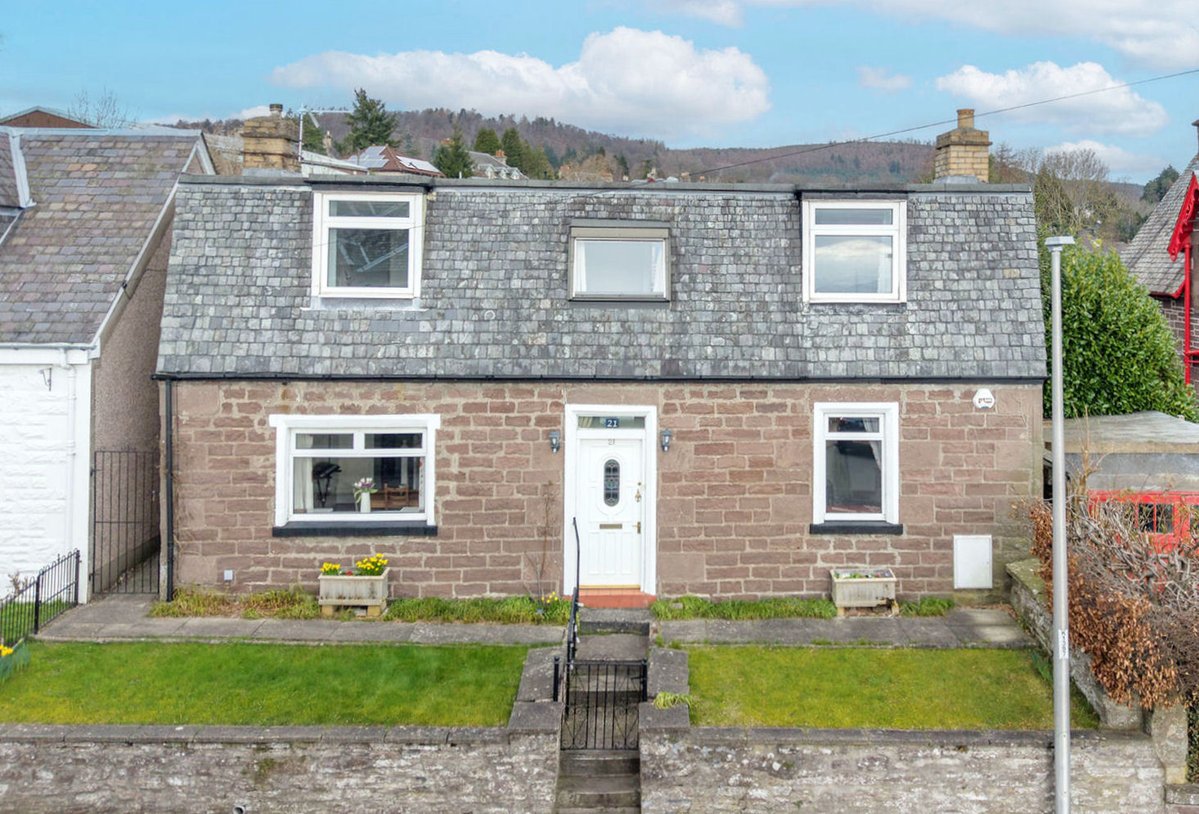 🏡 New to Market – Rose Cottage, Crieff
Looking for your next move? This charming 3-bedroom detached villa could be the one ✨
onthemarket.com/details/190634…